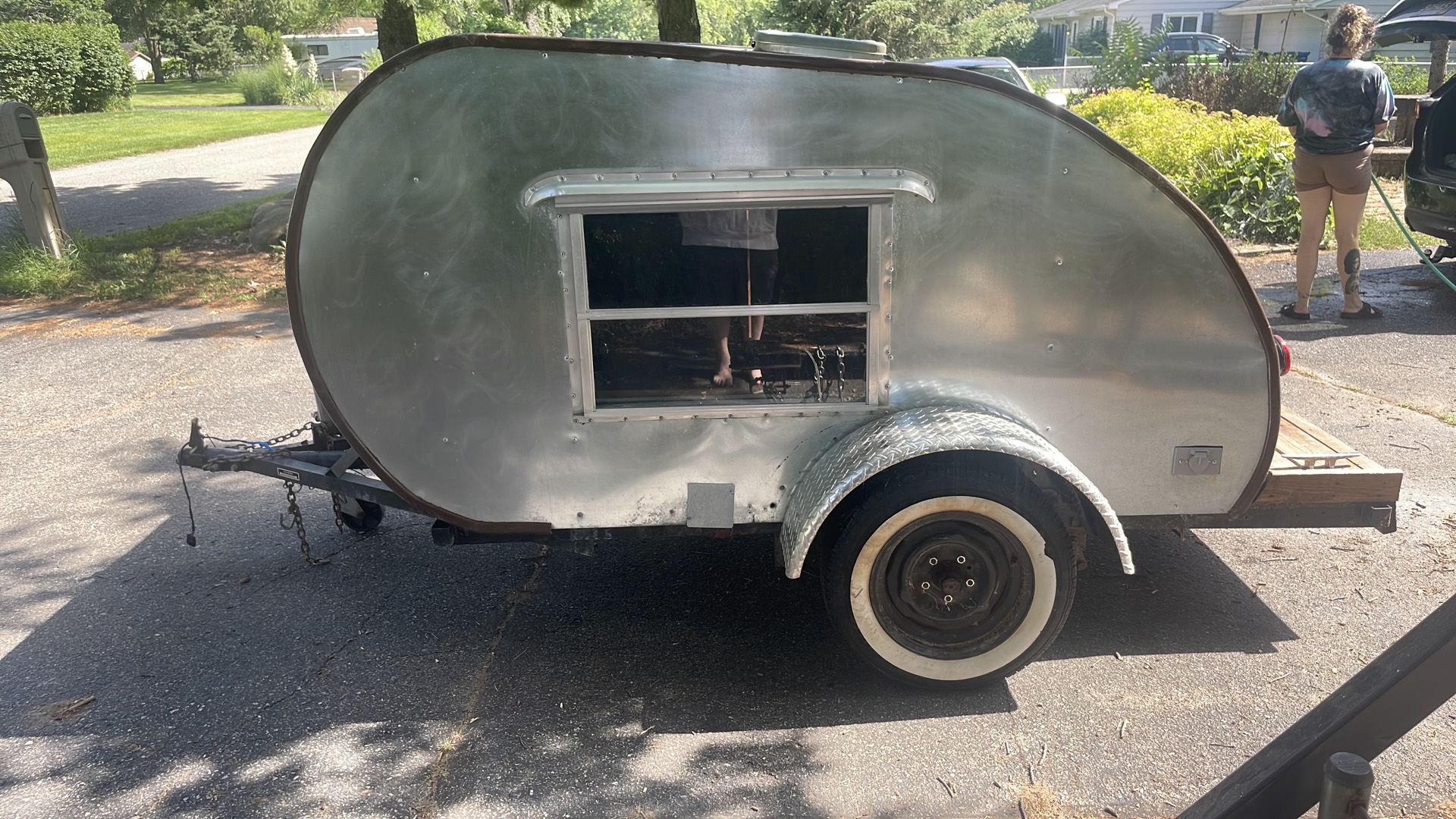 Street-side profile with the sliding window open
